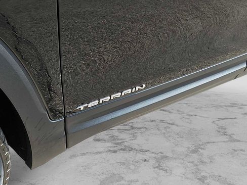 Used 2024 GMC Terrain SLT image 11