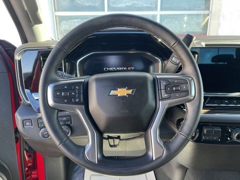 Used 2025 Chevrolet Silverado 1500 LT image 2