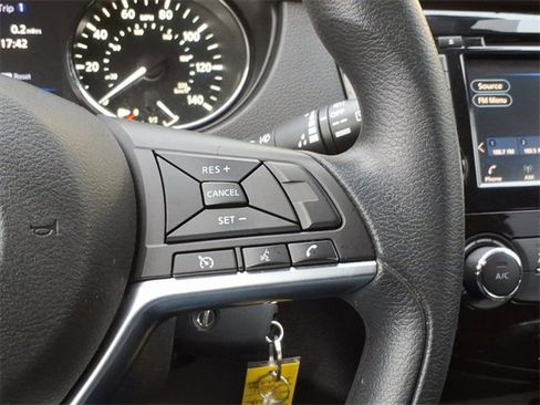 Used 2021 Nissan Rogue Sport S image 17