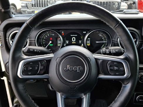 Used 2022 Jeep Wrangler Unlimited Sahara w/ Cold Weather Group AWD/4WD image 20