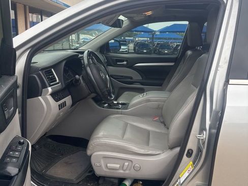 Used 2018 Toyota Highlander XLE AWD/4WD image 7