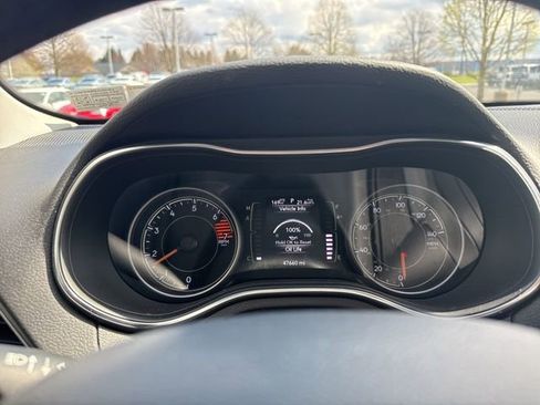 Used 2019 Jeep Cherokee Latitude w/ Cold Weather Group AWD/4WD image 14