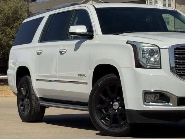 Used 2019 GMC Yukon XL Denali RWD image 3