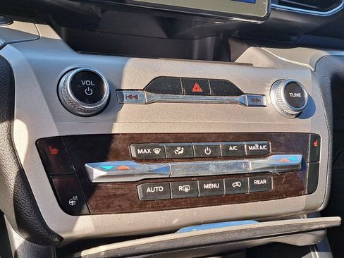 Used 2022 Ford Explorer XLT w/ Equipment Group 202A image 16