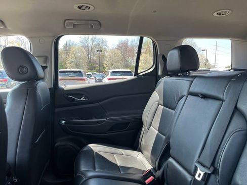Used 2023 GMC Acadia SLT AWD/4WD image 22