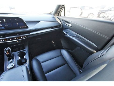 Certified 2024 Cadillac XT4 Premium Luxury image 10