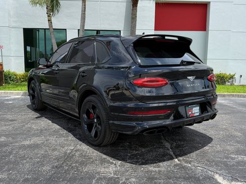 Used 2022 Bentley Bentayga AWD/4WD image 16