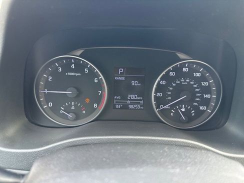 Used 2017 Hyundai Elantra SE image 19