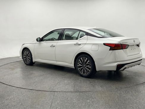 Used 2025 Nissan Altima 2.5 SV FWD image 6