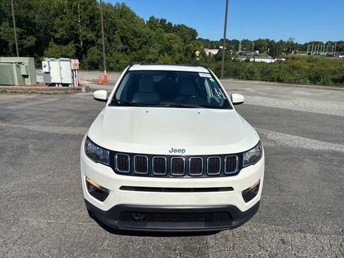 Used 2020 Jeep Compass Latitude FWD image 2