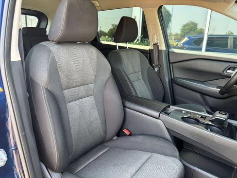 Used 2025 Nissan Rogue SV FWD image 33