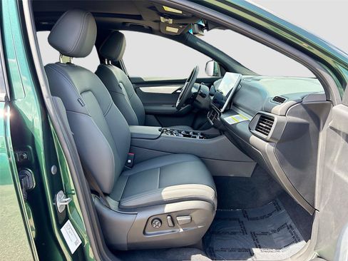 New 2025 VinFast VF 8 Plus AWD/4WD image 27