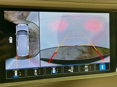 Used 2021 GMC Yukon Denali w/ Denali Premium Package image 12