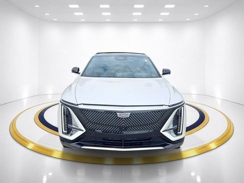 Used 2024 Cadillac Lyriq Luxury w/ LPO, Floor Liner Package RWD image 2