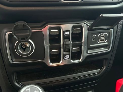 Used 2022 Jeep Wrangler Unlimited Sahara w/ Cold Weather Group image 27