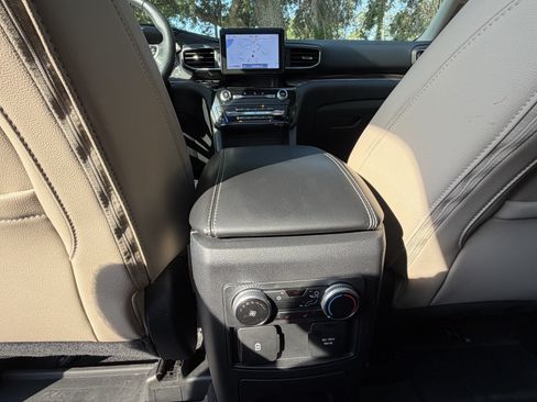 Used 2022 Ford Explorer Limited w/ Equipment Group 301A RWD image 38