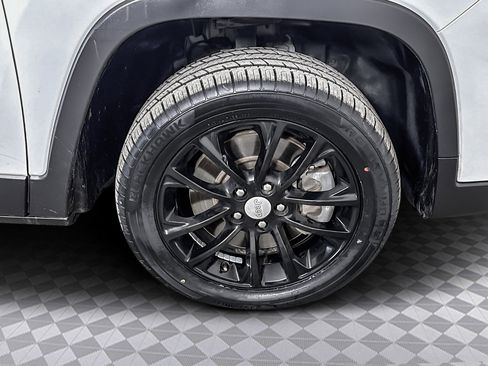 Used 2019 Jeep Cherokee Latitude Plus image 33