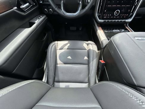 Used 2025 GMC Yukon Denali w/ Denali Reserve Package image 13