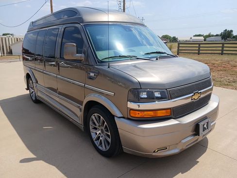 Used 2021 Chevrolet Express 2500 w/ Enhanced Convenience Package RWD image 11