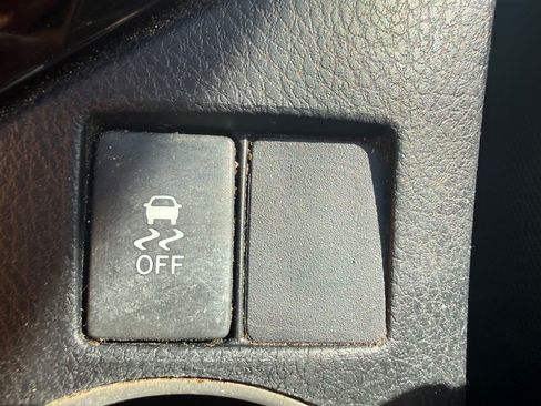 Used 2018 Toyota Corolla LE FWD image 17