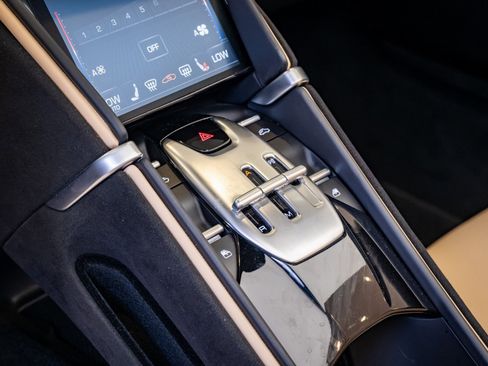 Used 2024 Ferrari Roma Spider image 17