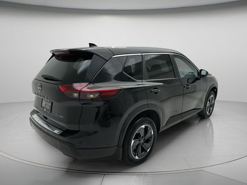 Used 2024 Nissan Rogue SV w/ SV Premium Package AWD/4WD image 4