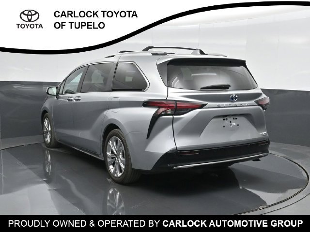 Used 2023 Toyota Sienna Platinum FWD image 11