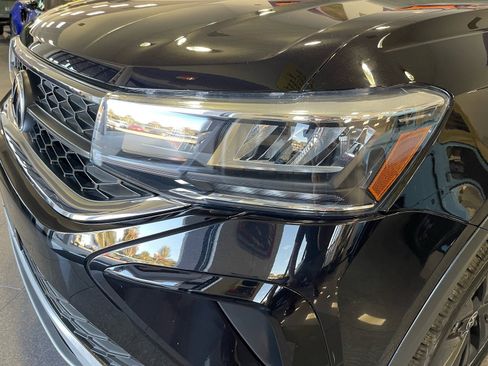 Used 2022 Volkswagen Taos S image 11