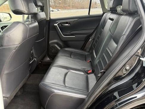 Used 2019 Toyota RAV4 XLE Premium image 29