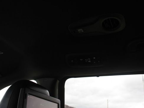 Used 2019 Chrysler Pacifica Limited w/ S Appearance Package image 26