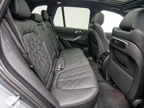 Used 2024 BMW X5 xDrive40i w/ Parking Assistance Package AWD/4WD image 19