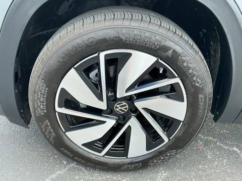 Certified 2025 Volkswagen Atlas SEL AWD/4WD image 9
