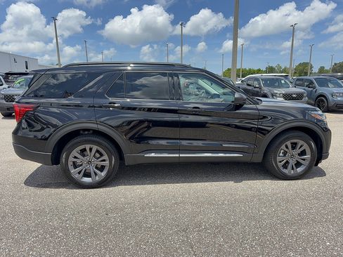 Certified 2025 Ford Explorer Active w/ Active Comfort Package AWD/4WD image 5