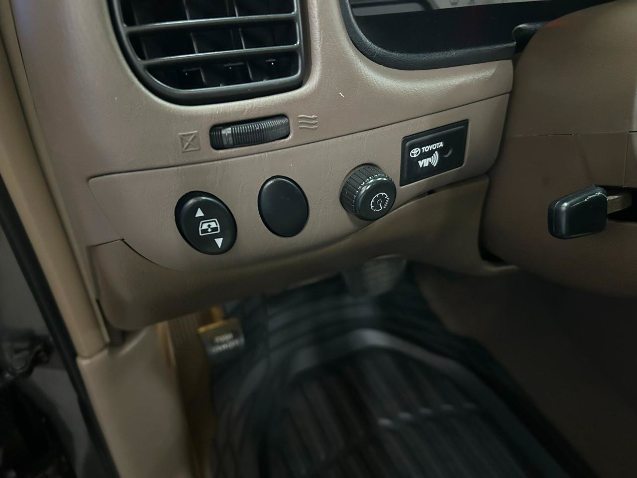 Used 2004 Toyota Sequoia Limited AWD/4WD image 17