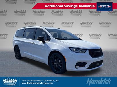 New 2026 Chrysler Pacifica Select