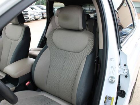 Used 2019 Hyundai Santa Fe SEL FWD image 14