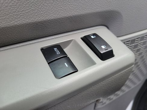 Certified 2018 Ford E-350 and Econoline 350 Super Duty w/ Power Windows & Locks Group image 13