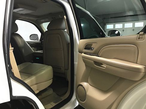 Used 2010 Cadillac Escalade Premium AWD/4WD image 15