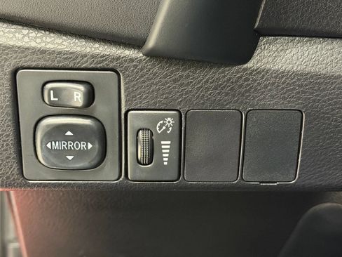 Used 2017 Toyota Corolla SE w/ SE Premium Package FWD image 19
