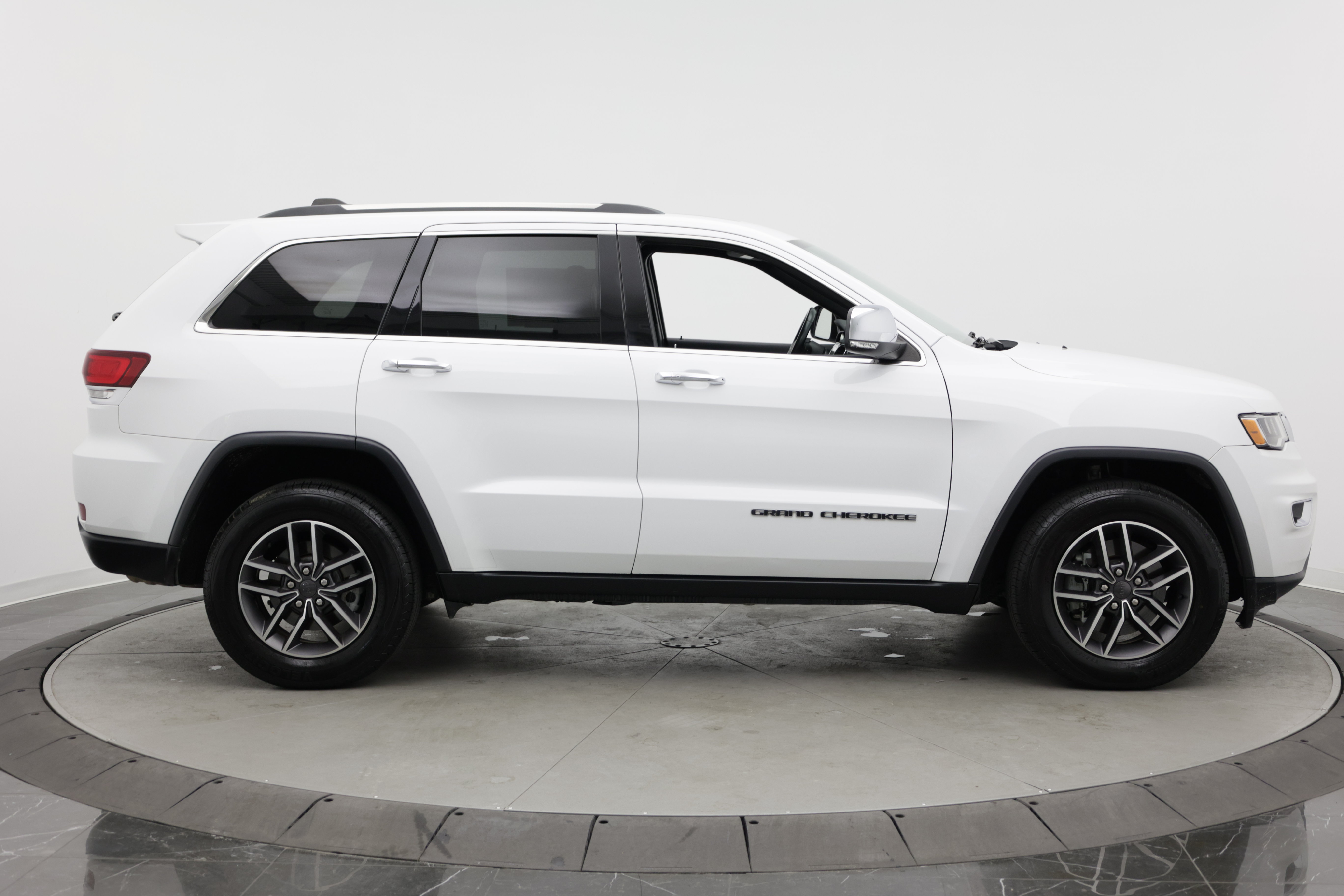 Used 2021 Jeep Grand Cherokee Limited w/ Trailer Tow Group IV AWD/4WD image 11
