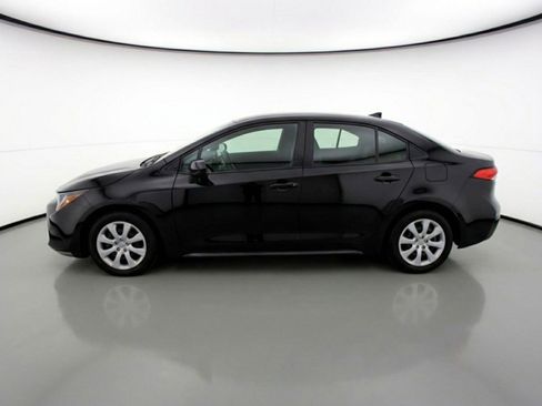 Used 2025 Toyota Corolla LE FWD image 5