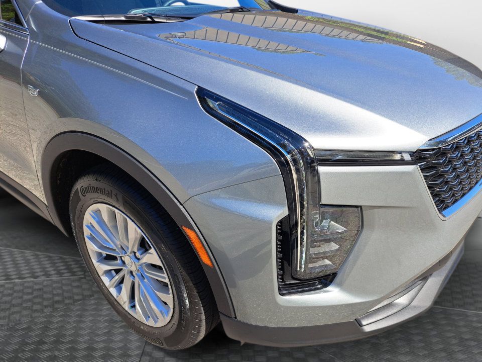 Certified 2024 Cadillac XT4 Luxury w/ Cold Weather Package FWD image 15