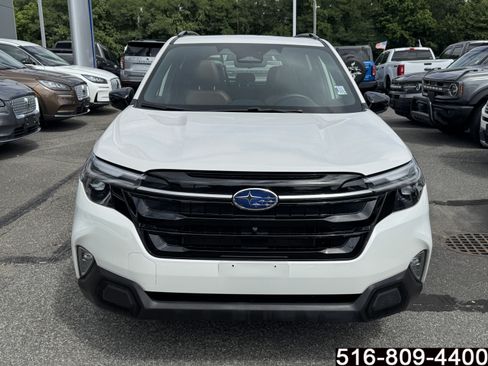 Used 2025 Subaru Forester Touring AWD/4WD image 2