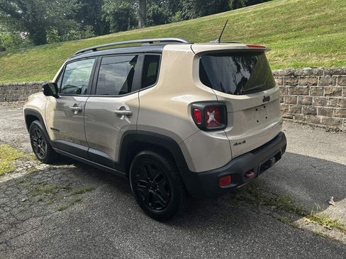 Used 2017 Jeep Renegade Trailhawk AWD/4WD image 18