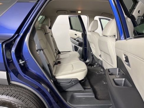 Used 2022 Nissan Pathfinder SL AWD/4WD image 42