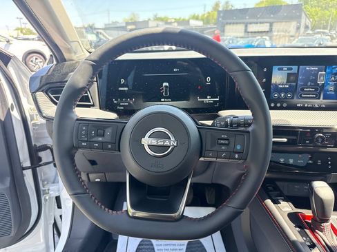 Used 2026 Nissan Kicks SR w/ SR Premium Package FWD image 14