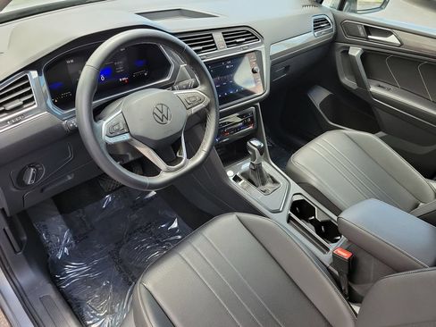Used 2023 Volkswagen Tiguan SE FWD image 20