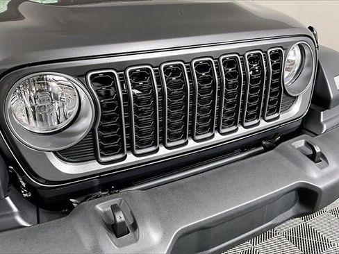 Used 2025 Jeep Wrangler Sport image 32