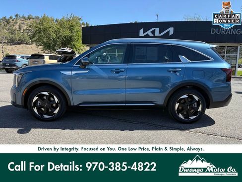 Certified 2025 Kia Sorento EX AWD/4WD image 3