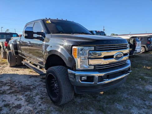 Used 2017 Ford F350 Lariat w/ Chrome Package image 2